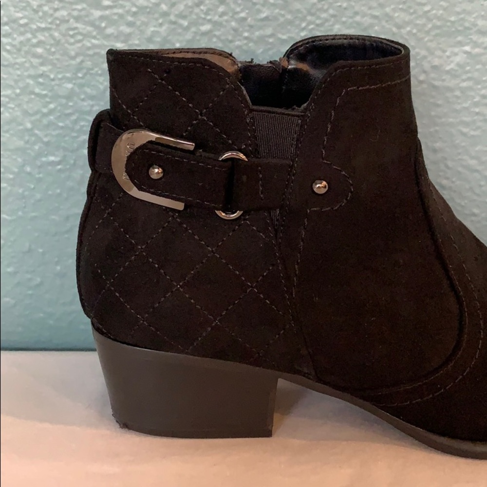 Black ankle-boots - size 7 1/2 Women’s - Picture 2 of 5